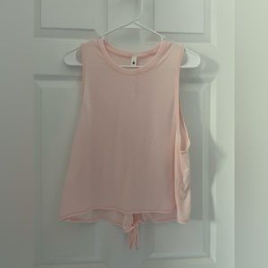 Women’s Stori pink cropped work out tank with tie in the lower back. Size 8.
